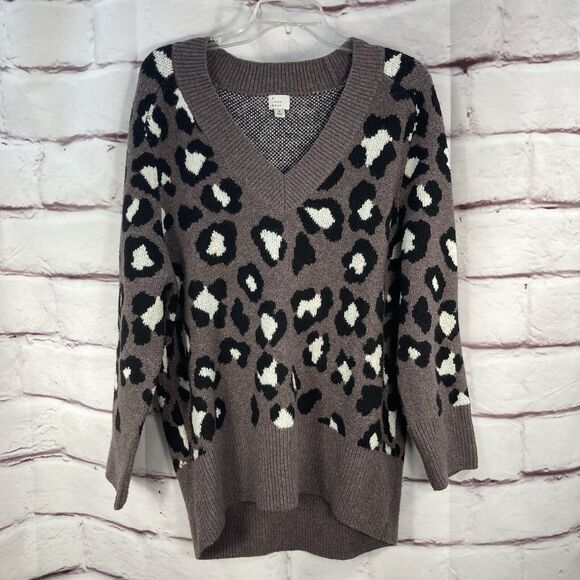 A New Day Oversized Sweater SZ M Leopard Print Soft V Neck Gray Black White Warm - Picture 2 of 13